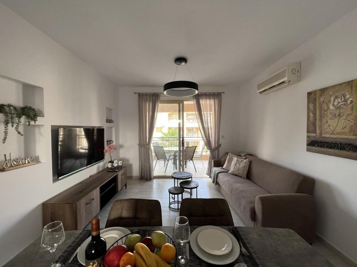 Royal-Seacrest Paphos-Center Vip Apartment Exterior foto