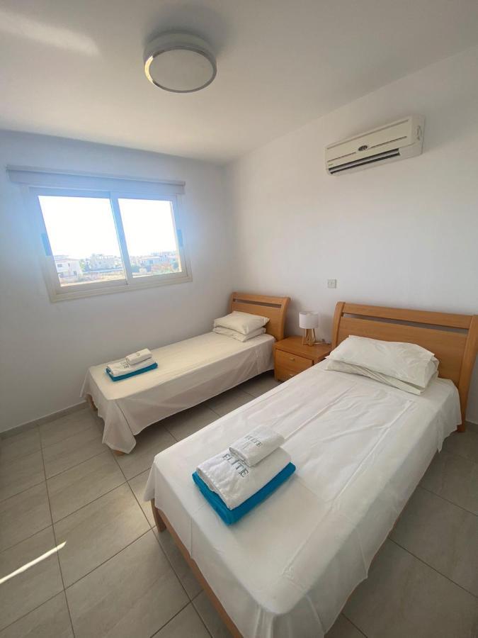 Royal-Seacrest Paphos-Center Vip Apartment Exterior foto