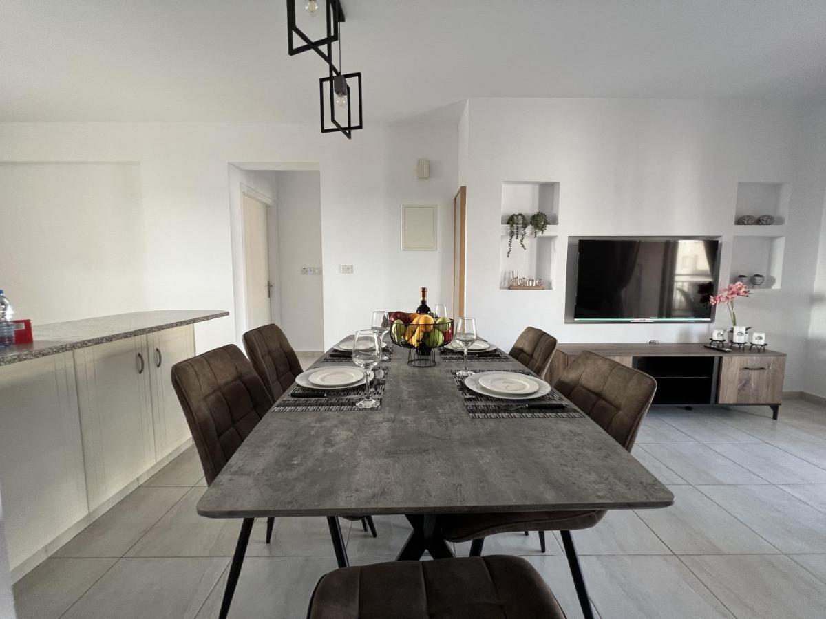 Royal-Seacrest Paphos-Center Vip Apartment Exterior foto