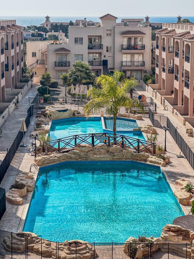 Royal-Seacrest Paphos-Center Vip Apartment Exterior foto